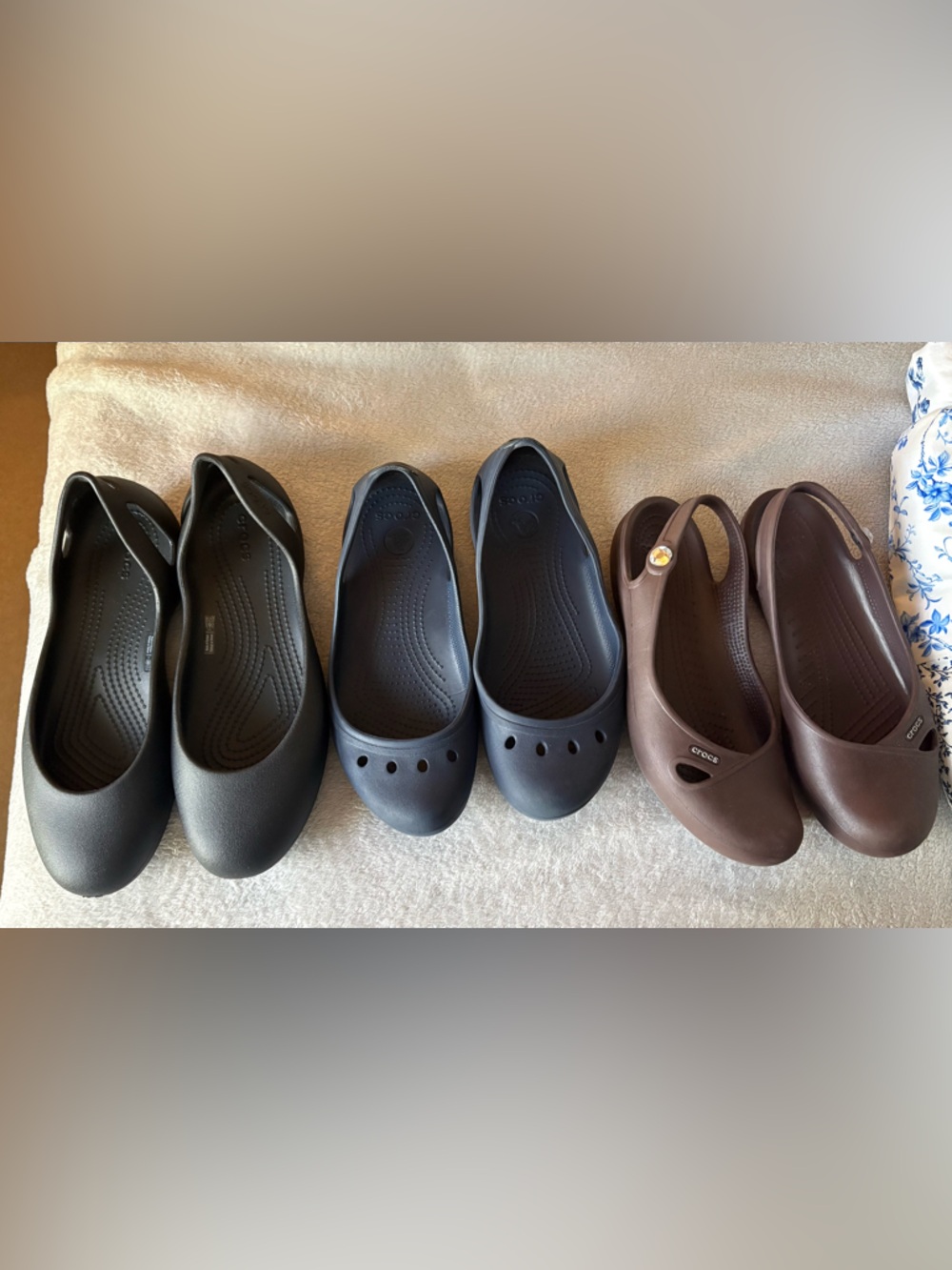 Bundle 3 pairs CROC flats